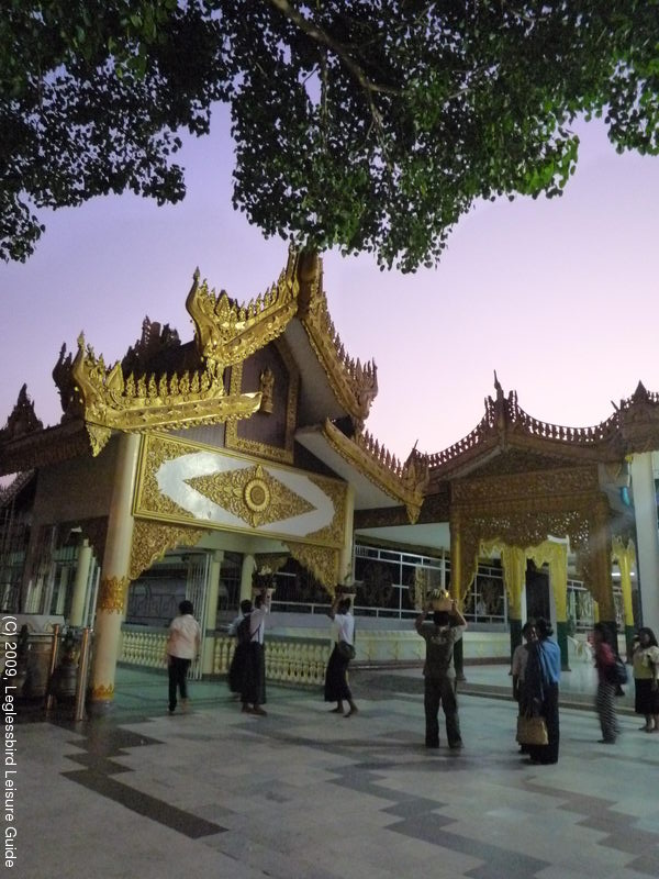 Shwedagon Pagoda14